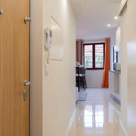 Hostwise - Artistic Escape With Modern Comfort *