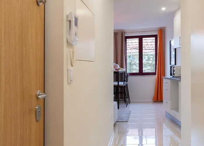 Hostwise - Artistic Escape With Modern Comfort *