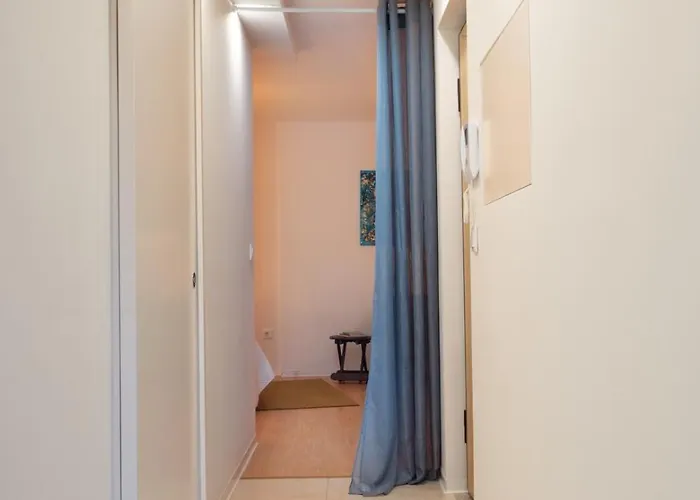 Hostwise - Artistic Escape With Modern Comfort