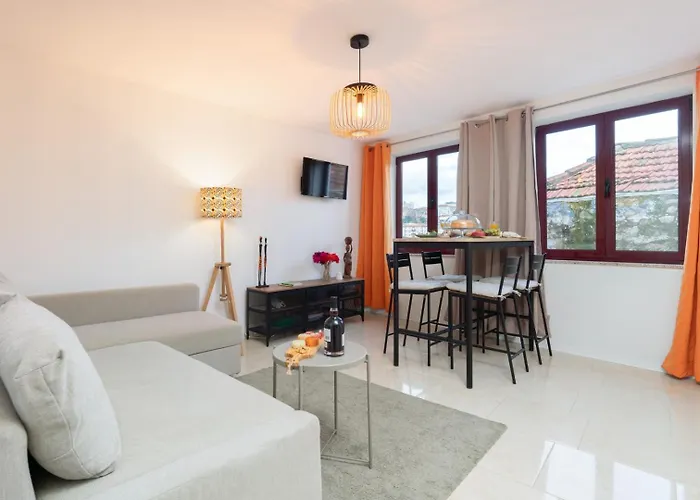 Apartment Hostwise - Artistic Escape With Modern Comfort *