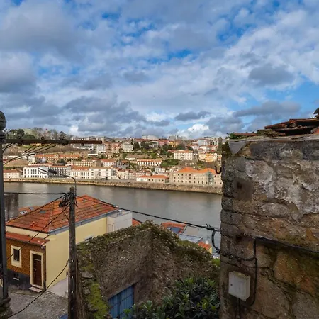 Hostwise - Artistic Escape With Modern Comfort Appartement