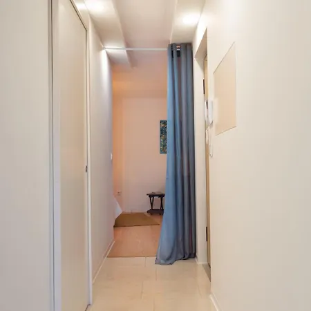 Hostwise - Artistic Escape With Modern Comfort
