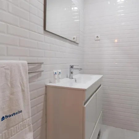 Hostwise - Artistic Escape With Modern Comfort *