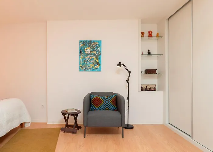 Hostwise - Artistic Escape With Modern Comfort