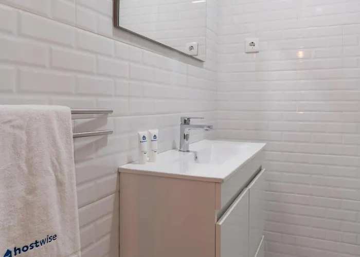 Hostwise - Artistic Escape With Modern Comfort *